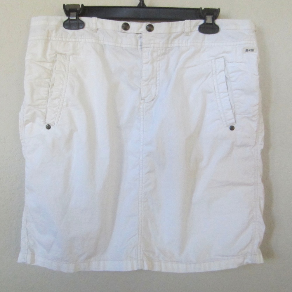 Converse One Star Misses White Mini Skirt 4 Pockets Zipper Snap Front Closure